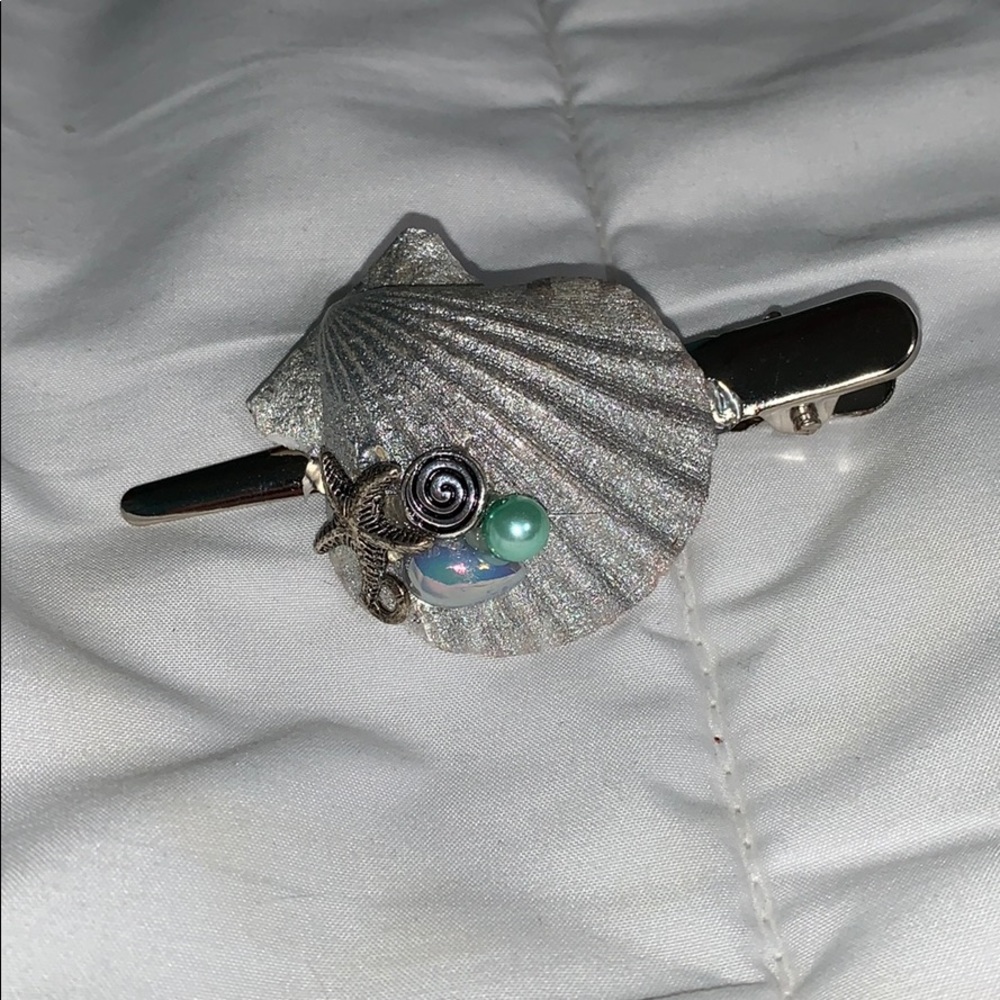 Mermaid style sea shell hair clips